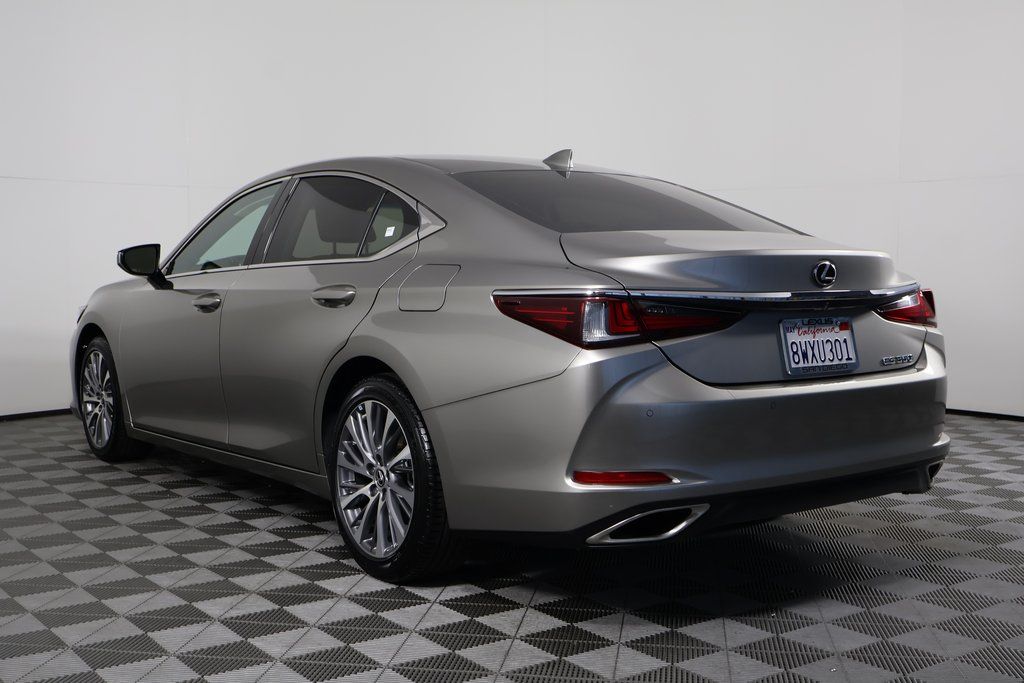Thumbnail: 2019 Lexus ES - 6