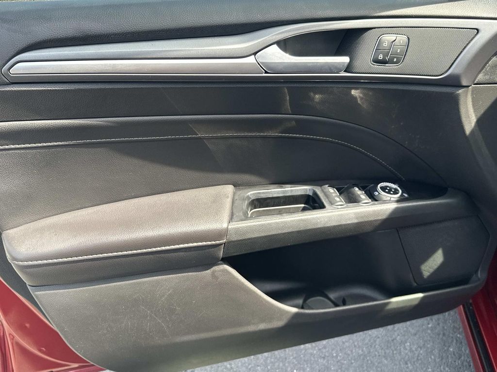 Thumbnail: 2014 Ford Fusion - 28