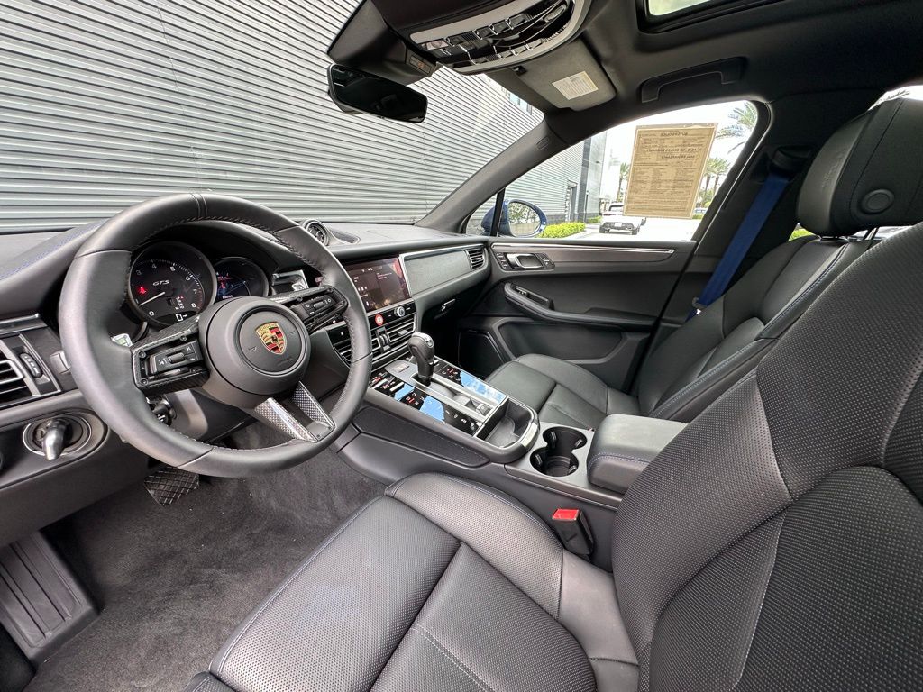 Thumbnail: 2025 Porsche Macan - 4