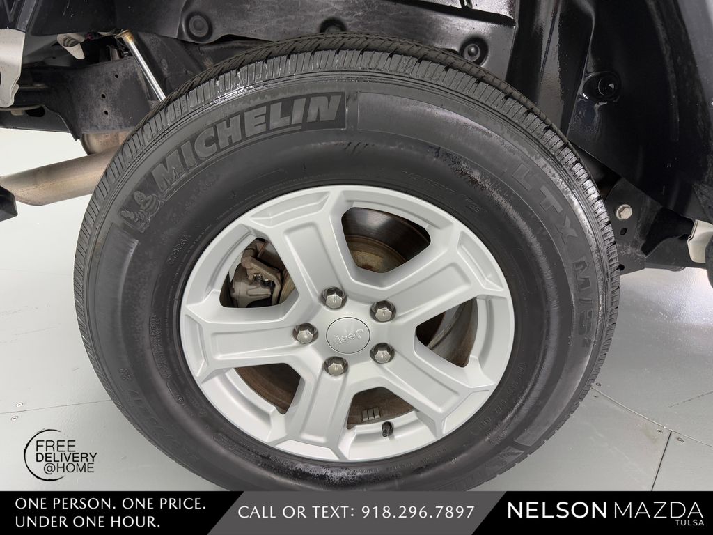 Used 2019 White Jeep Unlimited Sport S image 13