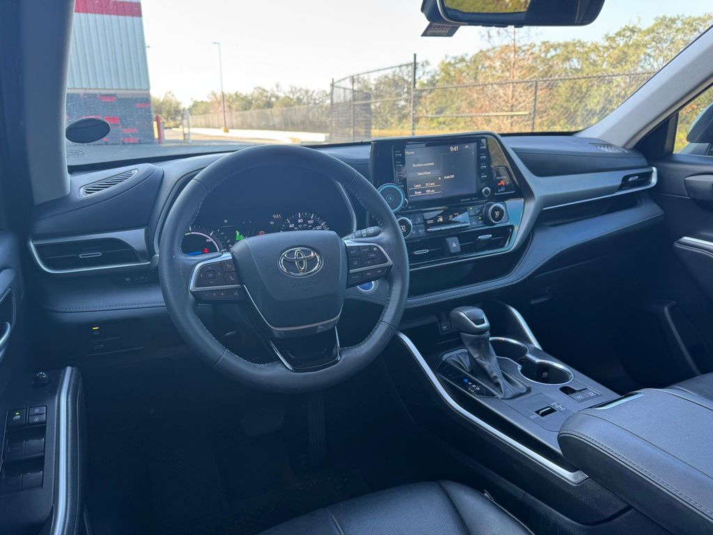 2021 Toyota Highlander XLE 12