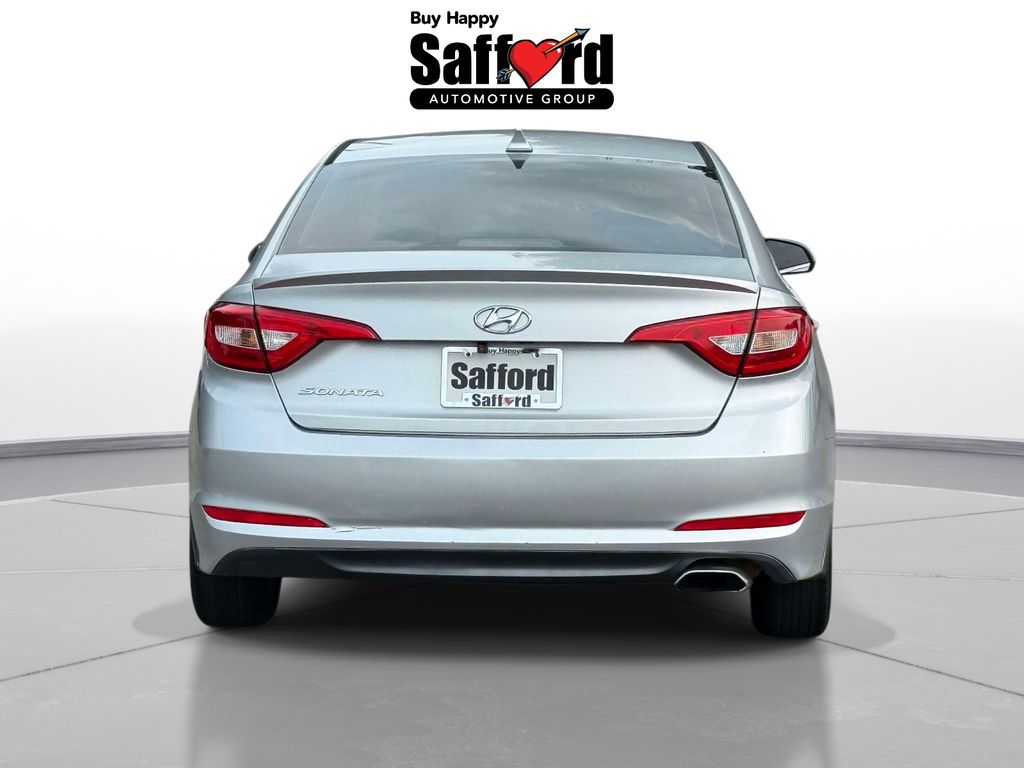 Used 2015 Silver Hyundai SE image 6