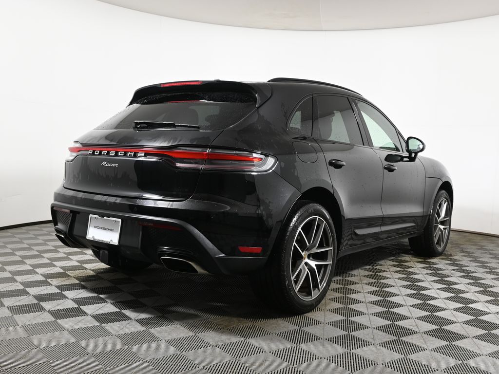 Thumbnail: 2023 Porsche Macan - 10