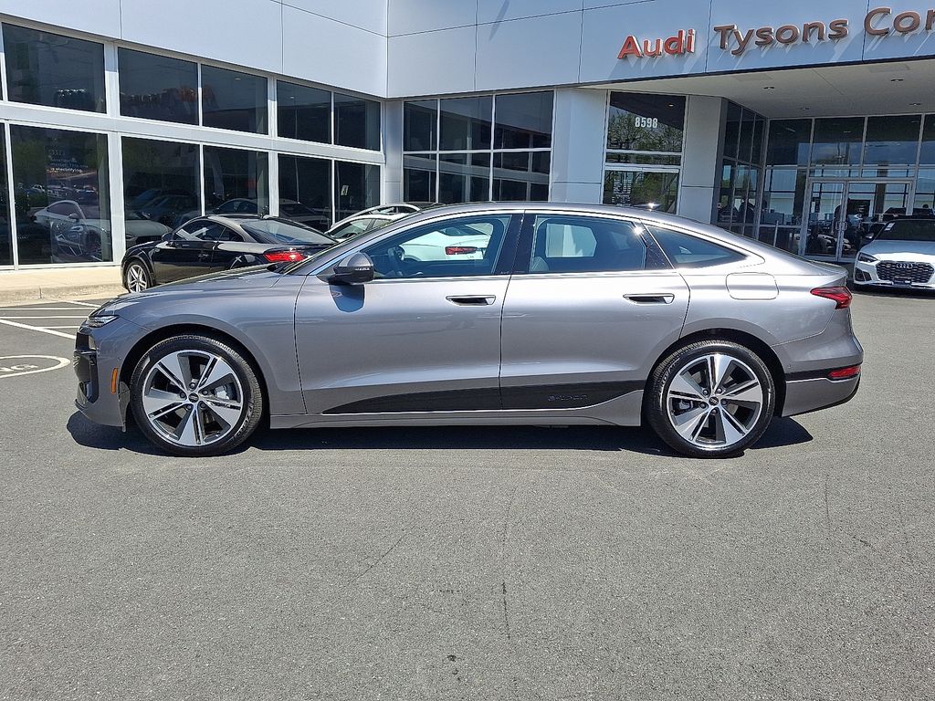 Thumbnail: 2025 Audi e-tron S - 7