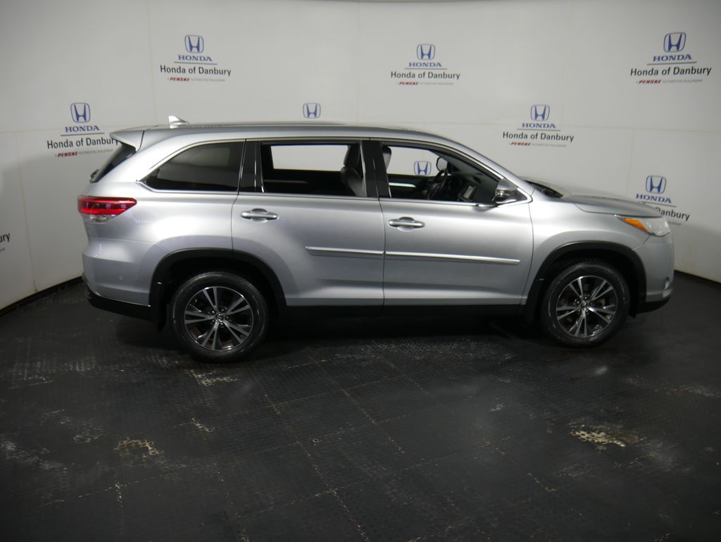 Thumbnail: 2019 Toyota Highlander - 3