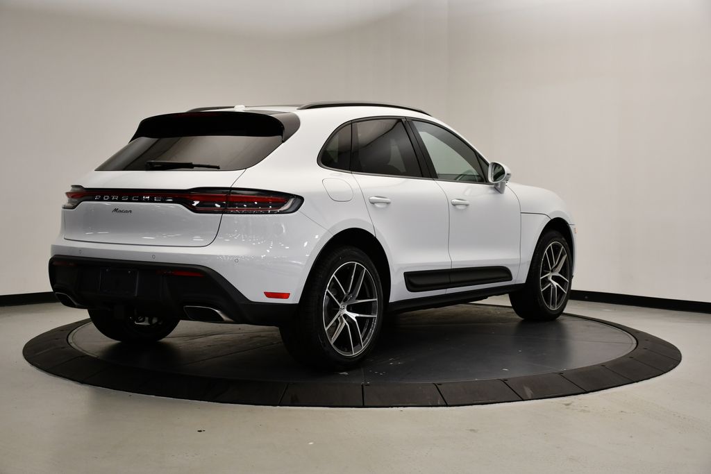 Thumbnail: 2025 Porsche Macan - 7