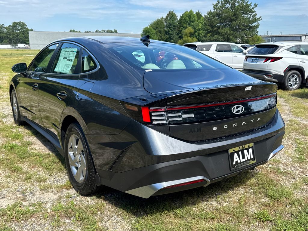 2025 Hyundai Sonata SE photo 3