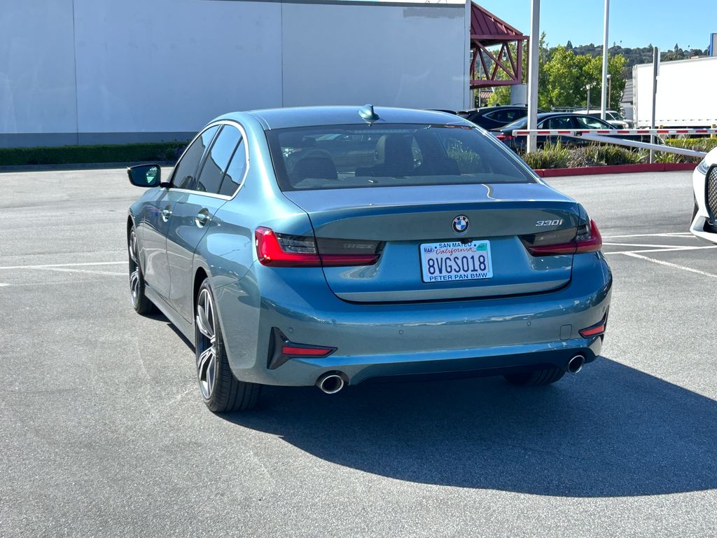 Thumbnail: 2021 BMW 3 Series - 3