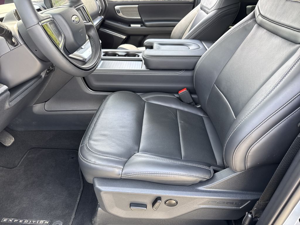 Used 2025 Ford Expedition SUV