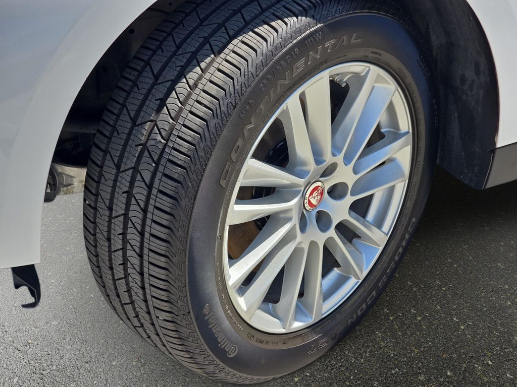 Used 2019  Jaguar 30t Prestige image 36
