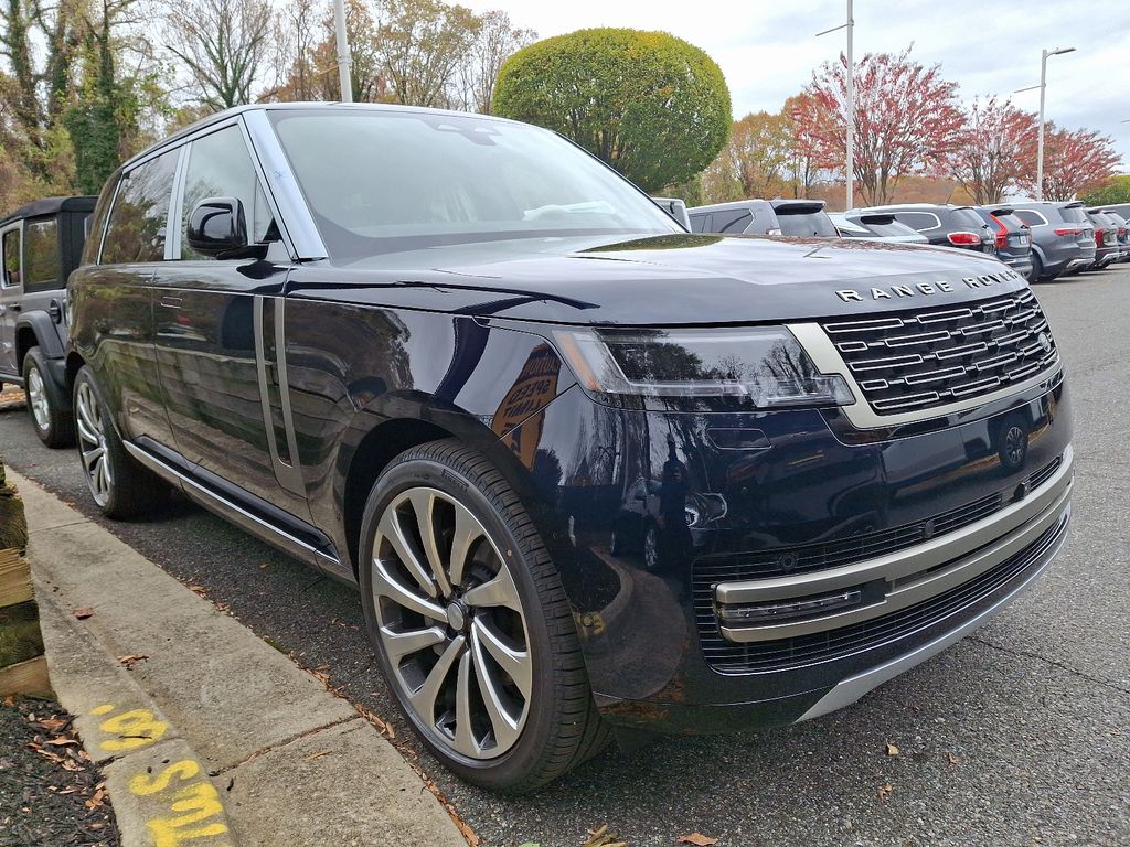 2025 Land Rover Range Rover SE 2