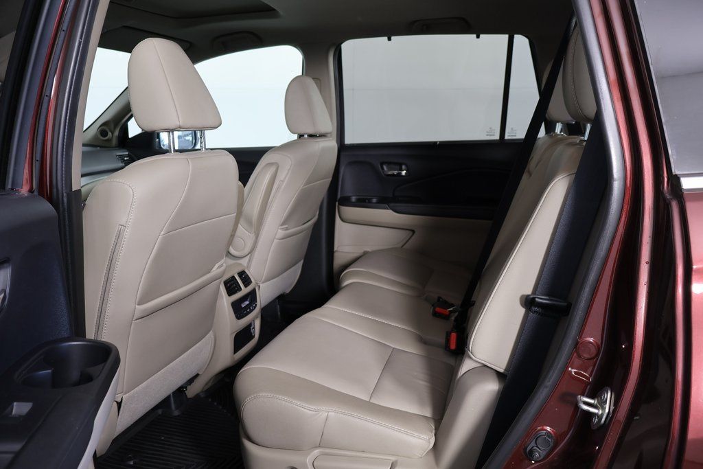 Thumbnail: 2019 Honda Pilot - 11