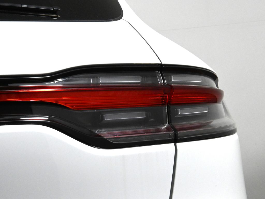 Thumbnail: 2025 Porsche Macan - 14