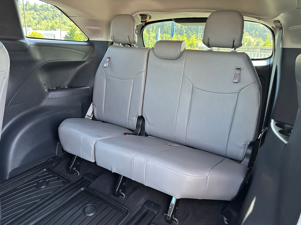 2025 Toyota Sienna XLE