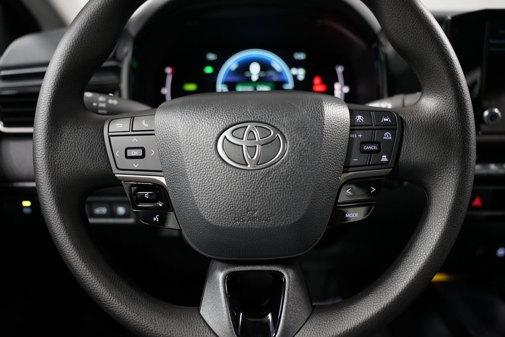 2025 Toyota Camry LE 12
