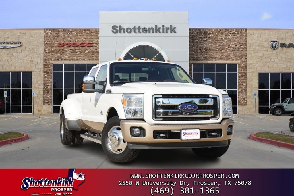White Platinum Clearcoat Metallic 2013 Ford F-350 Super Duty Pickup Truck 4X2 6-Speed Automatic Overdrive