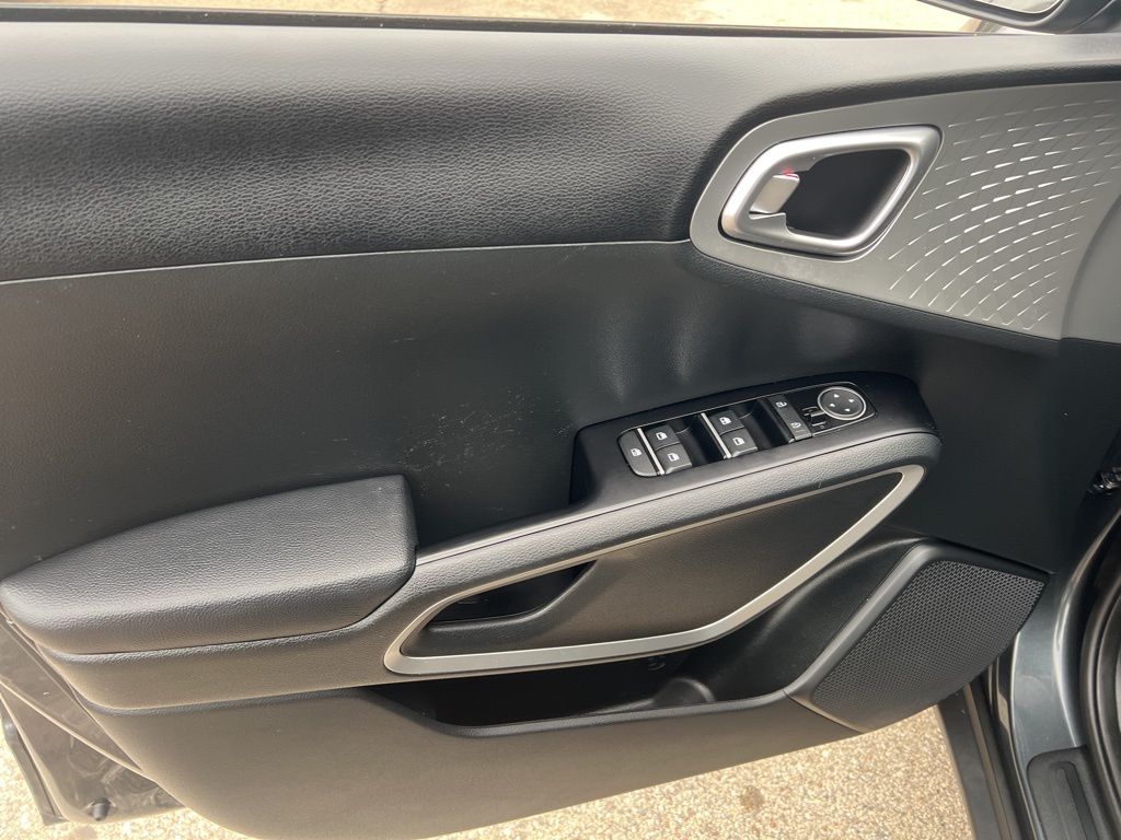 2023 Kia Soul LX photo