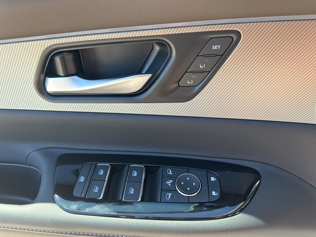 2025 Champagne Silver Metallic Nissan Murano Platinum AWD SUV