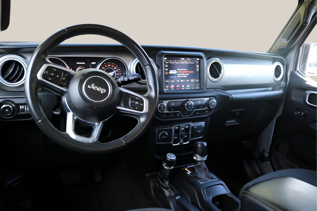 Used 2019 Silver Jeep Unlimited Sahara image 13