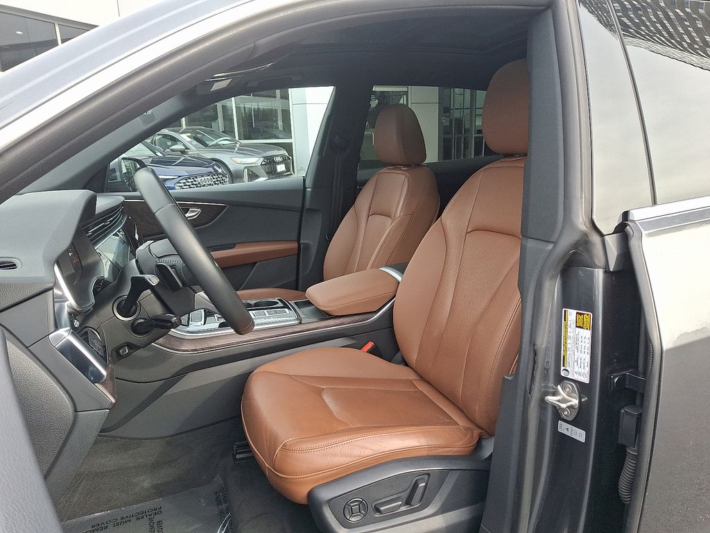 Thumbnail: 2020 Audi Q8 - 13