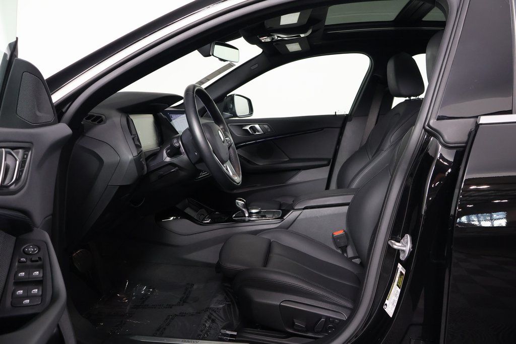 Thumbnail: 2024 BMW 2 Series - 10