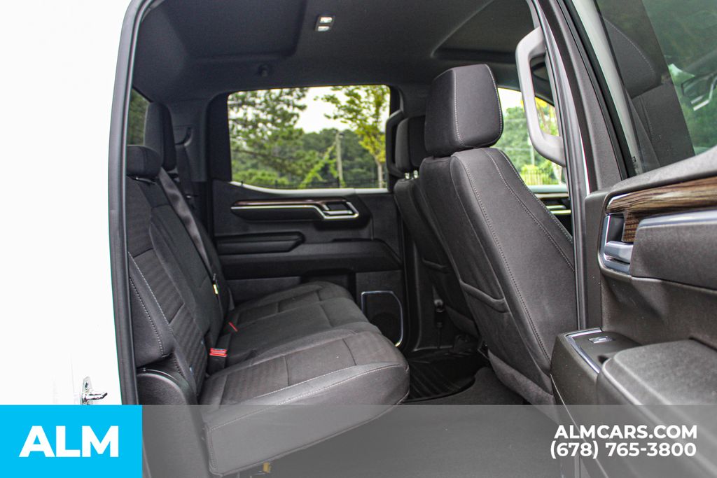 Used 2025 White Chevrolet LT image 19