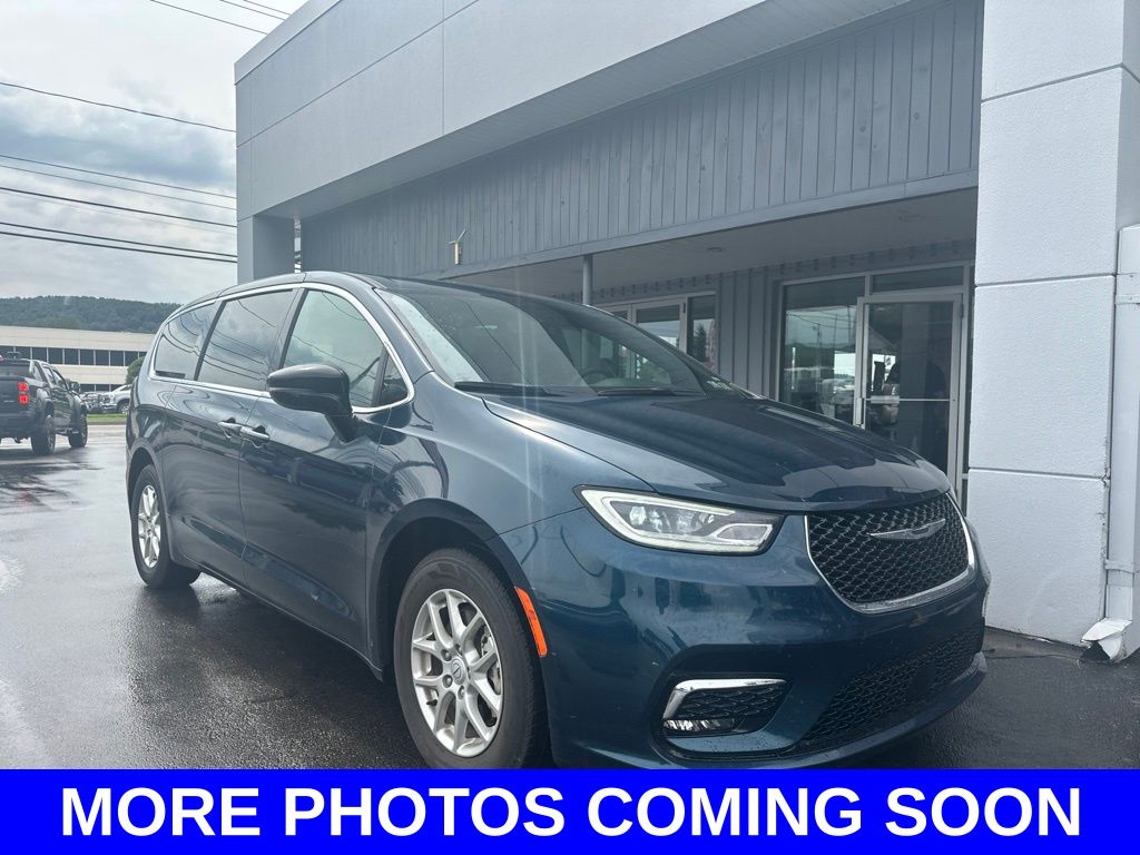 Fathom Blue Pearlcoat 2025 Chrysler Pacifica Minivan Front-Wheel Drive 9-Speed Automatic