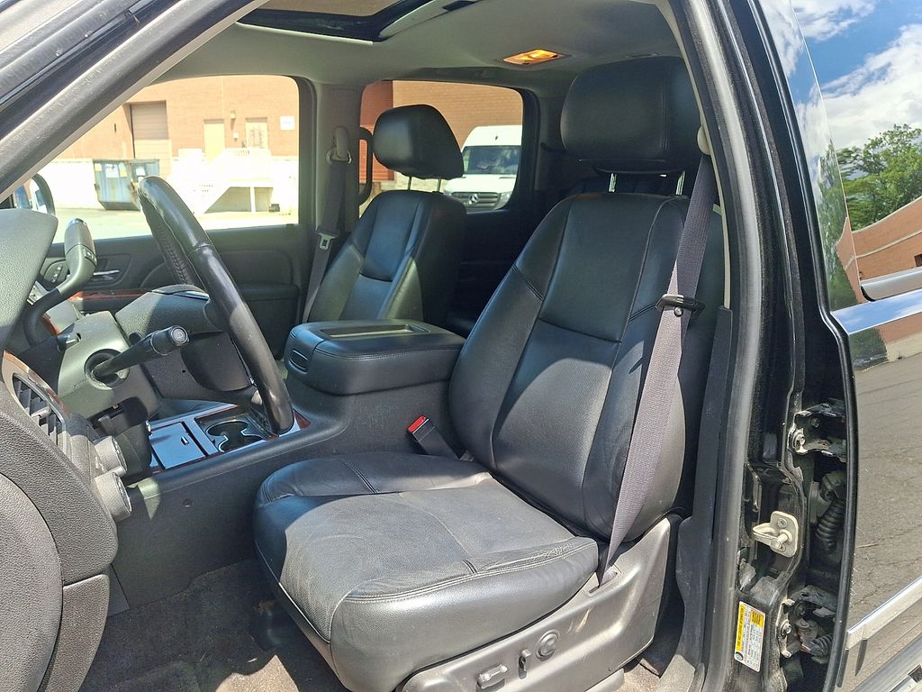 Thumbnail: 2012 Chevrolet Suburban - 13