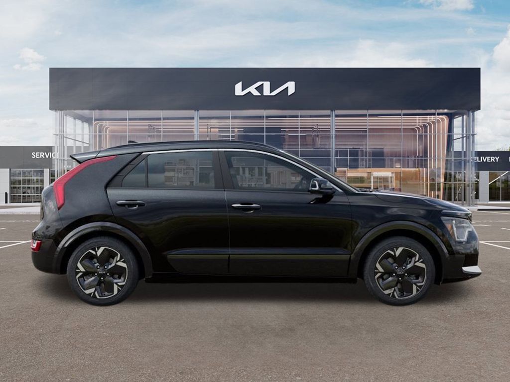 New 2025 Aurora Black Pearl Kia WAVE image 7