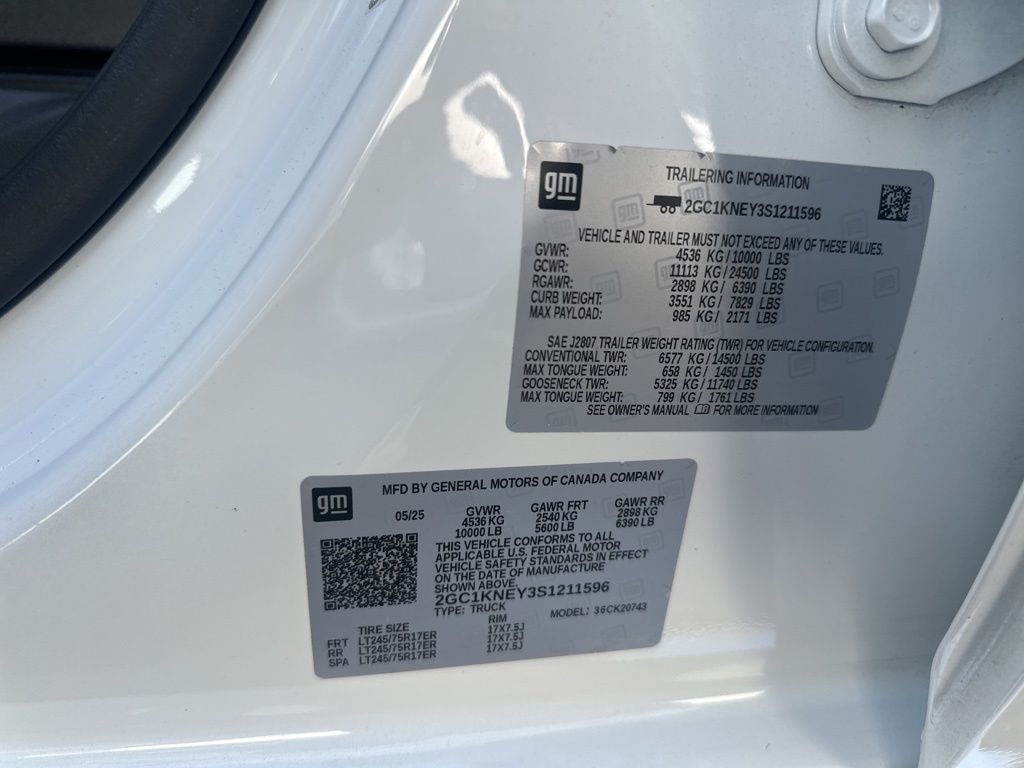 View vehicle photo 5