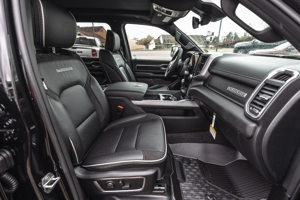 2026 Ram 1500 Laramie thumbnail 32