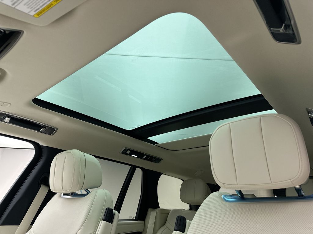 Thumbnail: 2026 Land Rover Range Rover - 23