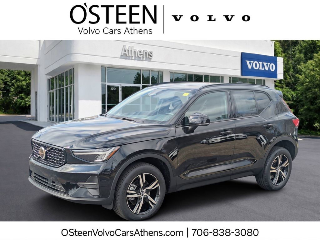 2026 Volvo XC40 B5 Core AWD