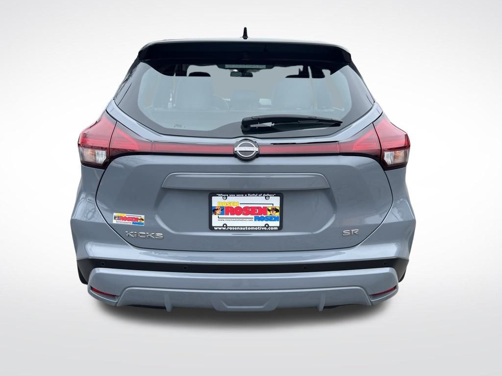 2024 Nissan Kicks SR photo