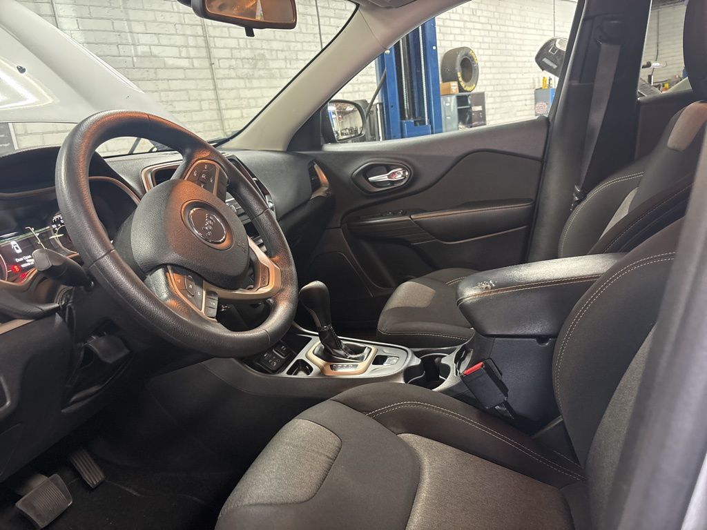 2016 Jeep Cherokee Sport