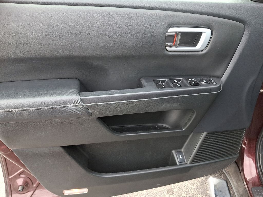 Thumbnail: 2011 Honda Pilot - 14