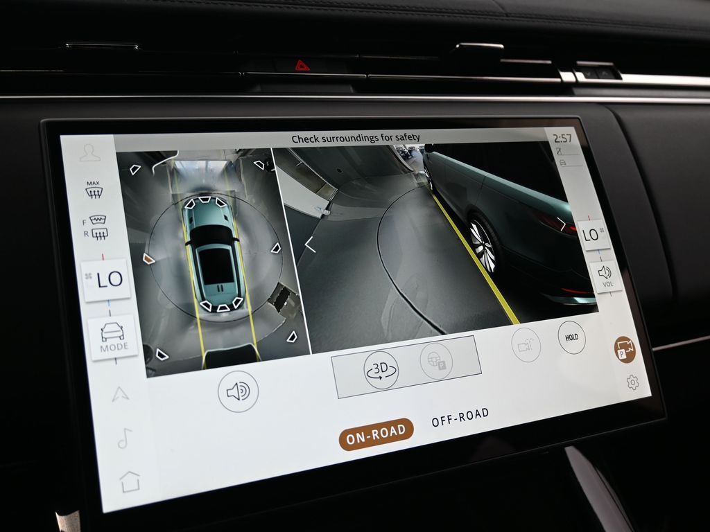 Used 2024 Black Land Rover Dynamic SE image 27