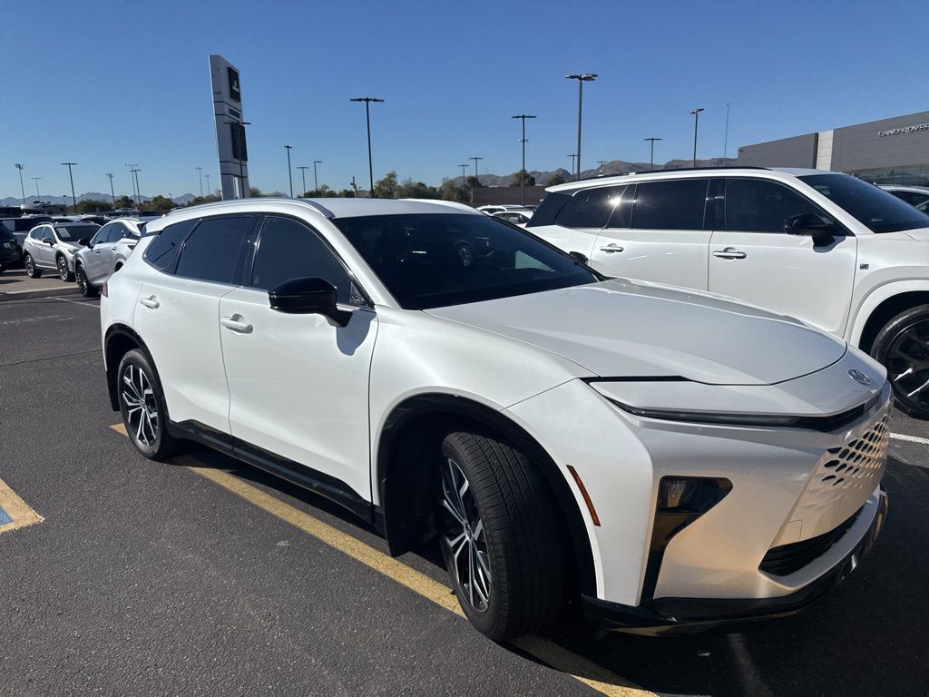 Thumbnail: 2025 Toyota Crown Signia - 3