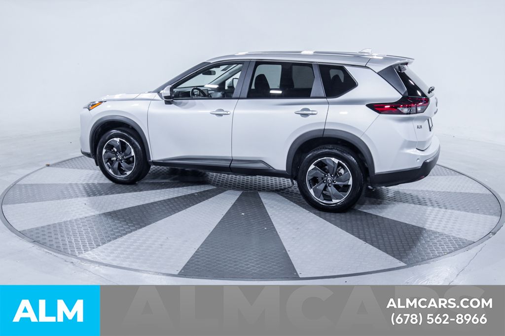 Used 2025 Silver Nissan SV image 5