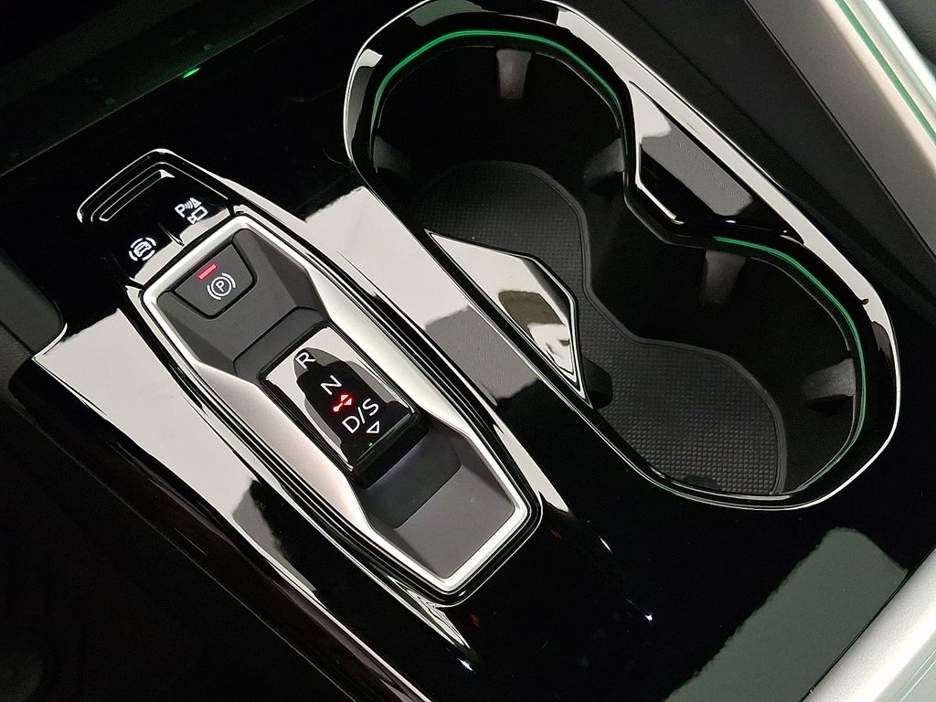 Thumbnail: 2025 Audi Q5 - 15