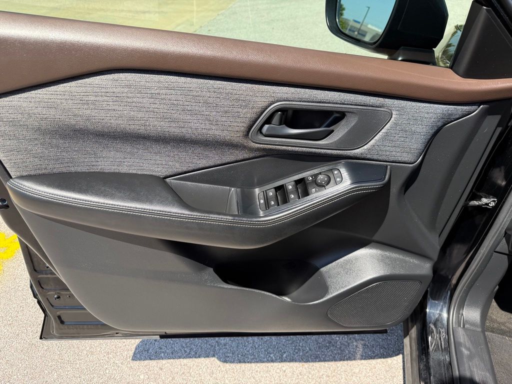 Thumbnail: 2021 Nissan Rogue - 11