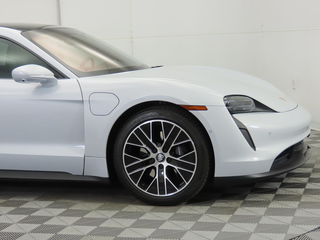 Thumbnail: 2022 Porsche Taycan - 10