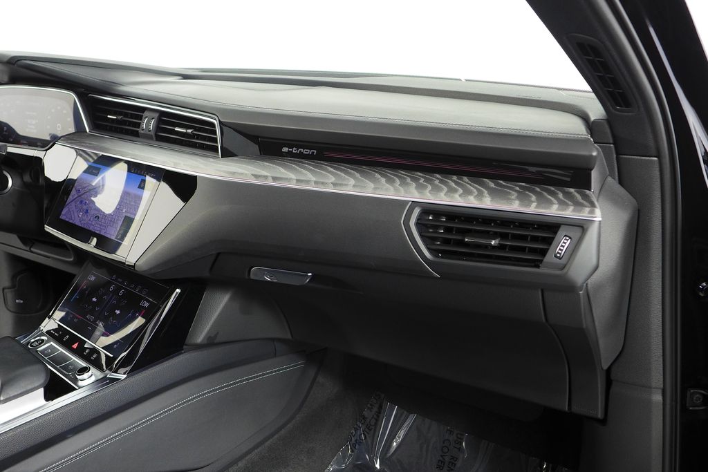 Thumbnail: 2022 Audi e-tron - 14