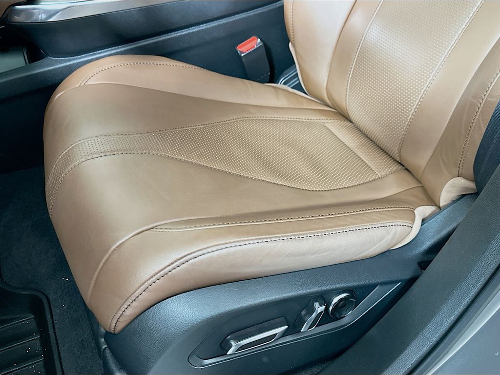 used 2025 Acura RDX car, priced at $40,799