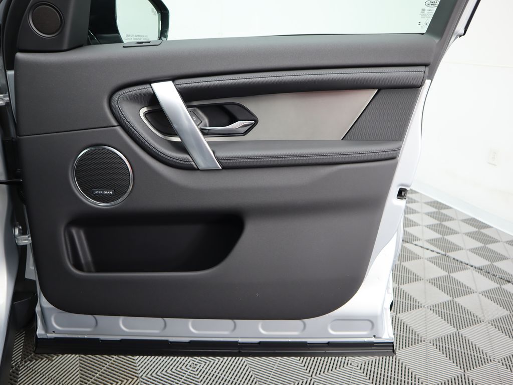Thumbnail: 2024 Land Rover Discovery Sport - 26