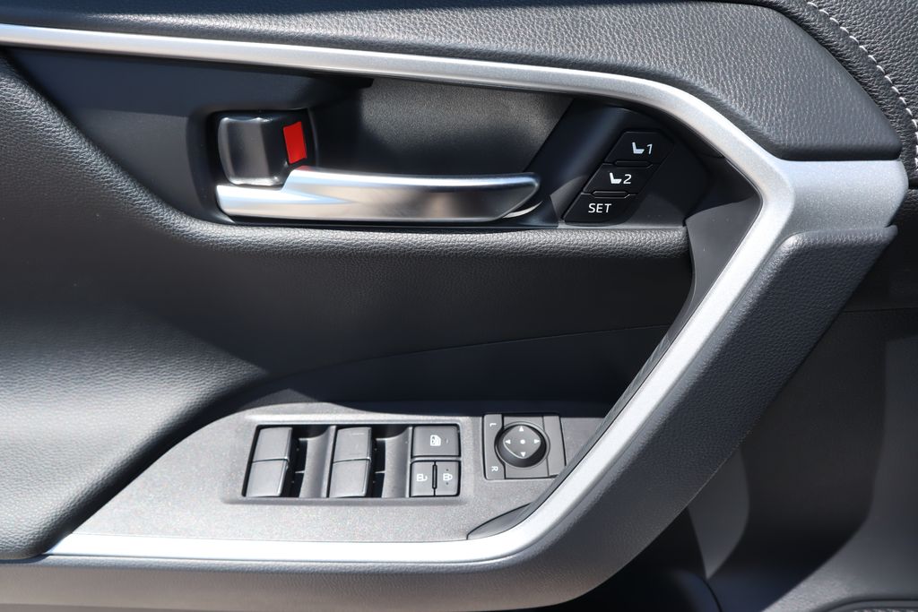 2025 Toyota RAV4 Limited 22