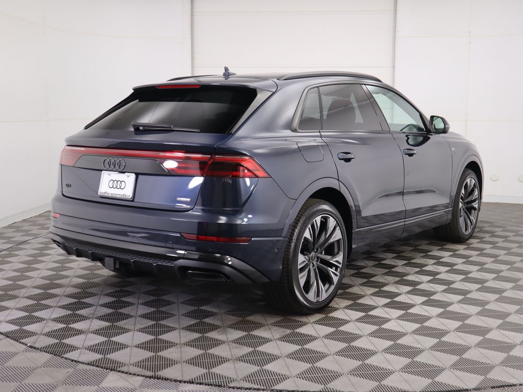 Thumbnail: 2025 Audi Q8 - 5