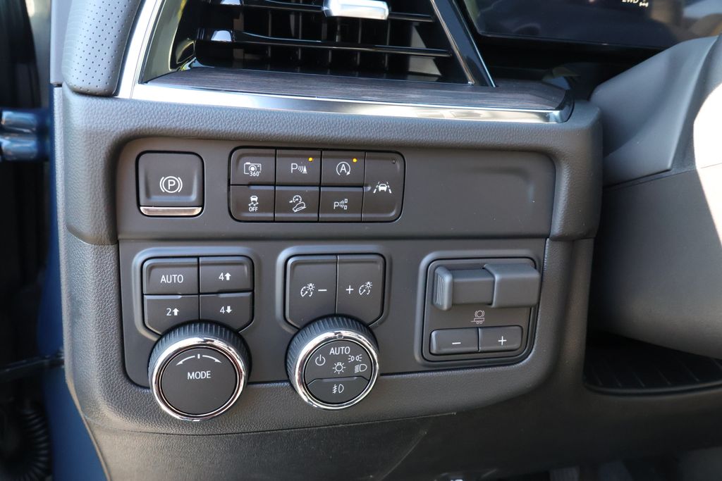 Thumbnail: 2025 Chevrolet Suburban - 22