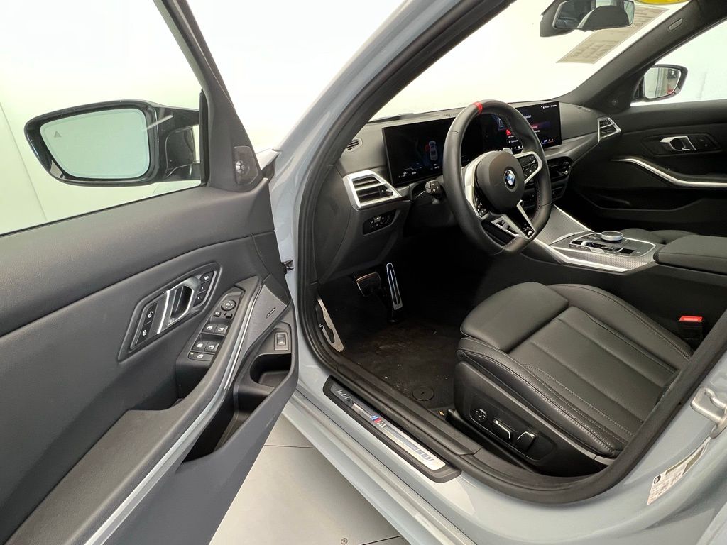 Thumbnail: 2025 BMW 3 Series - 22