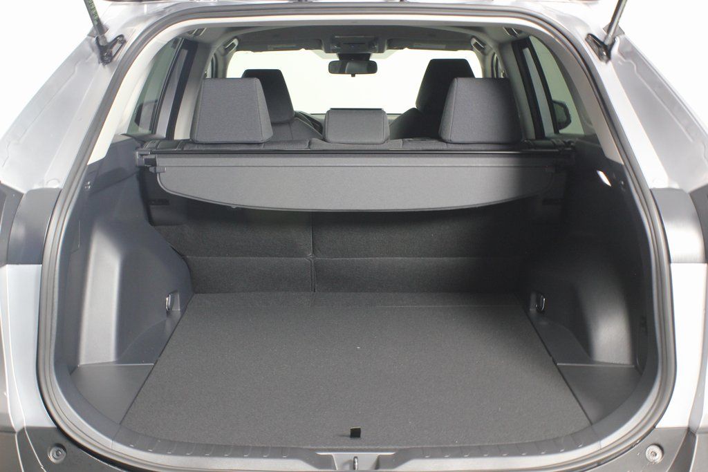2025 Toyota RAV4 LE 8